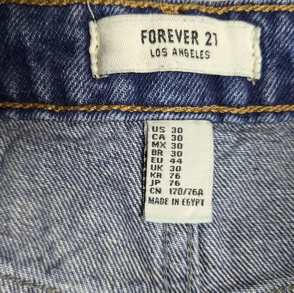 NWOT Forever 21 • US 30 (10-12) • High-Waist Rough Cut Denim Shorts - Picture 4 of 4